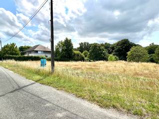 UNIEK en prachtig gelegen BOUWGROND voor villa. MAGNIFIEK UITZICHT! Westgerichte tuin, geen bouwverplichting. Meer inlichtingen = info@immobeguin.be