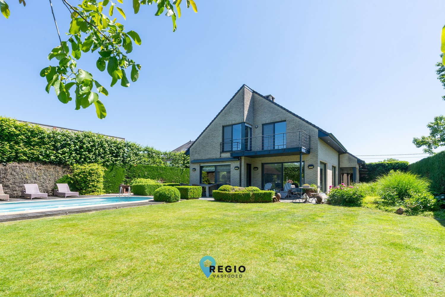 Tijdloze villa met zwembad en poolhouse op toplocatie nabij het centrum van Landegem - foto 1