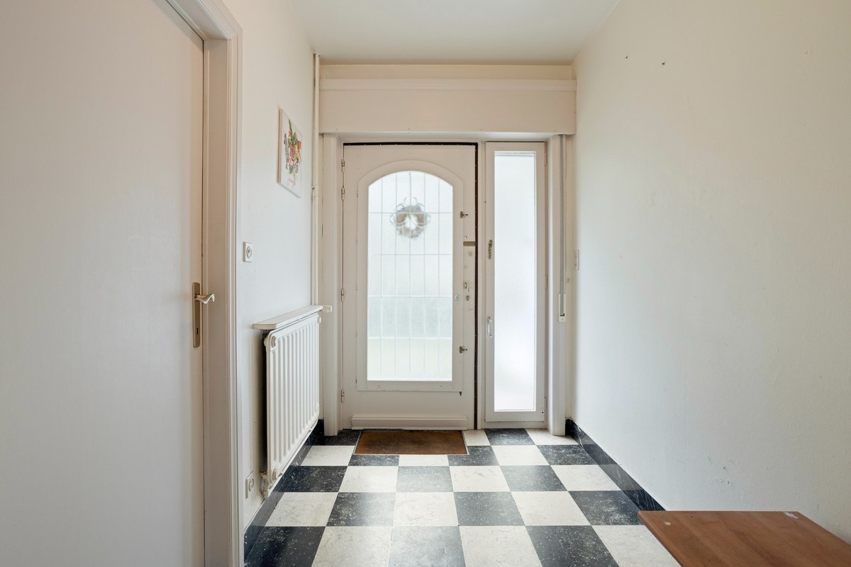 Op te frissen gelijkvloerse woning met 1 slaapkamer en garage! - foto 3