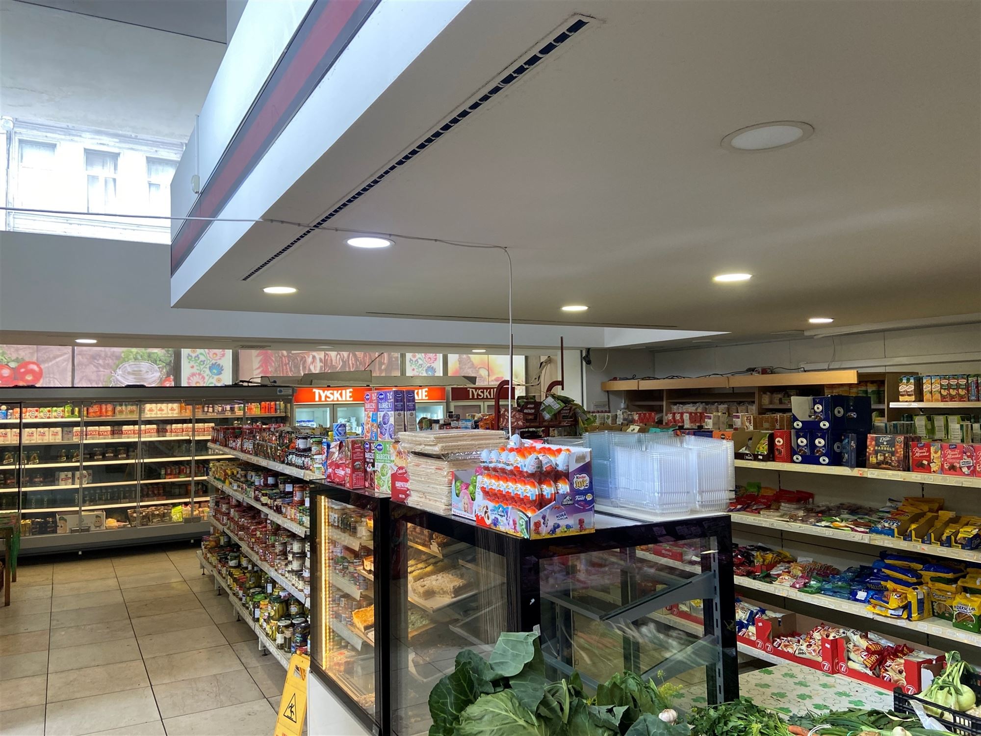 Retail space - photo 2