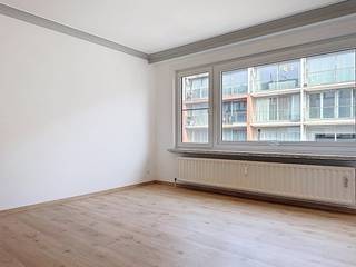 Studio lumineux (4ème étage - avec ascenseur) bénéficiant d'un emplacement privilégié au cœur d'Ostende.Ce studio prêt à emménager situé au...