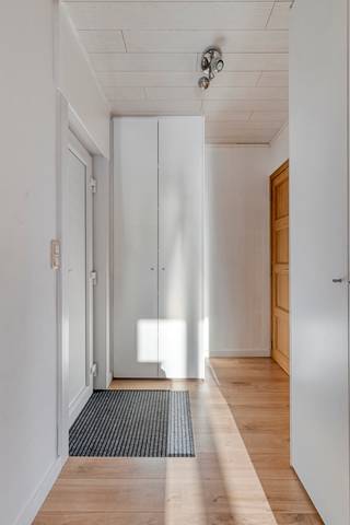 - 3 slaapkamers incl. dressing- Bureel of praktijkruimte aanwezig- Prachtige tuin met zwembad en terrasoverkapping- Uitstekende ligging in het...