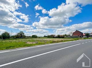 Beau terrain à bâtir pour une construction ouverte, entre Broechem et Ranst. Surface totale du terrain : 749m2. La largeur de la façade est de...