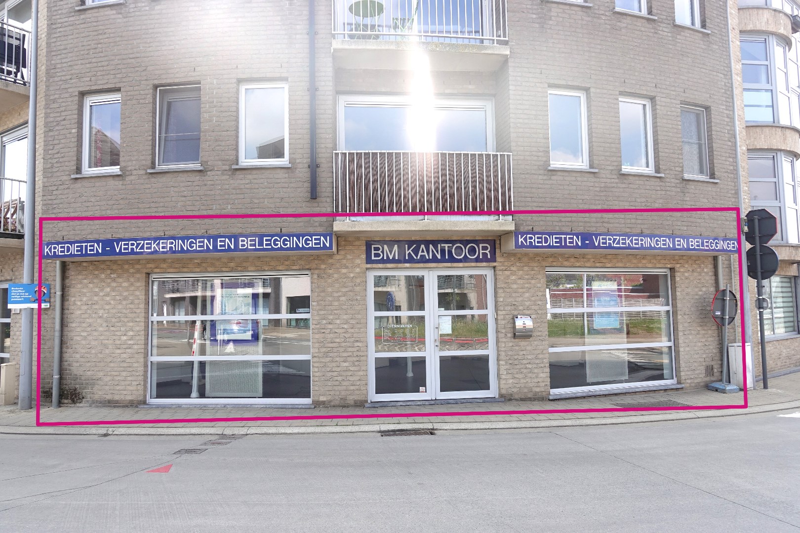 Goed gelegen handelspand op commerciële ligging te Lichtervelde - foto 1