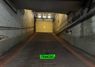 Gelegen in de Europese wijk van Brussel, op een steenworp van de Europese instellingen, bieden wij parkeerplaats nummer 5 aan in de afgesloten ondergrondse garage van Residentie Granvelle, gelegen aan het Maria-Louizasquare 40 te Brussel.<br /><br />Deze ondergrondse staanplaats is geschikt voor een kleine tot middelgrote wagen (2 m x 6 m). <br /><br />Aarzel niet om ons te contacteren voor meer informatie of om een bezoek te plannen. Wij helpen u graag verder!<br /><br />