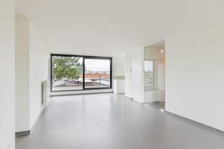 Welkom in dit ruime appartement met toplocatie in Sint-Katelijne-Waver. Via de inkomhal heeft u toegang tot de leefruimte met open keuken,...