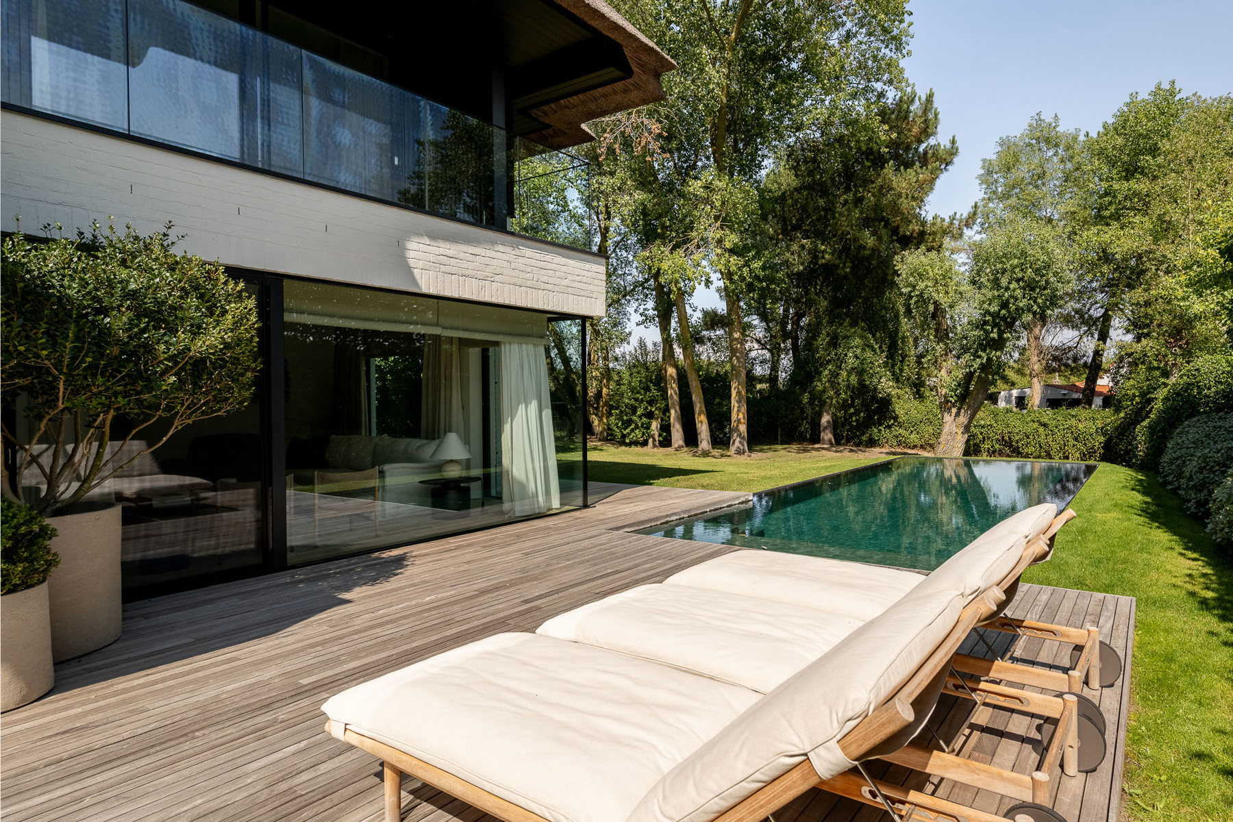 Prachtige recente villa in hedendaagse stijl  - foto 2