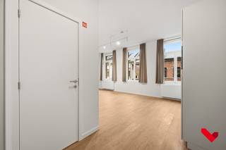 Ce nouveau studio aux finitions haut de gamme bénéficie d'un emplacement privilégié dans une majestueuse maison de maître au cœur de Louvain,...