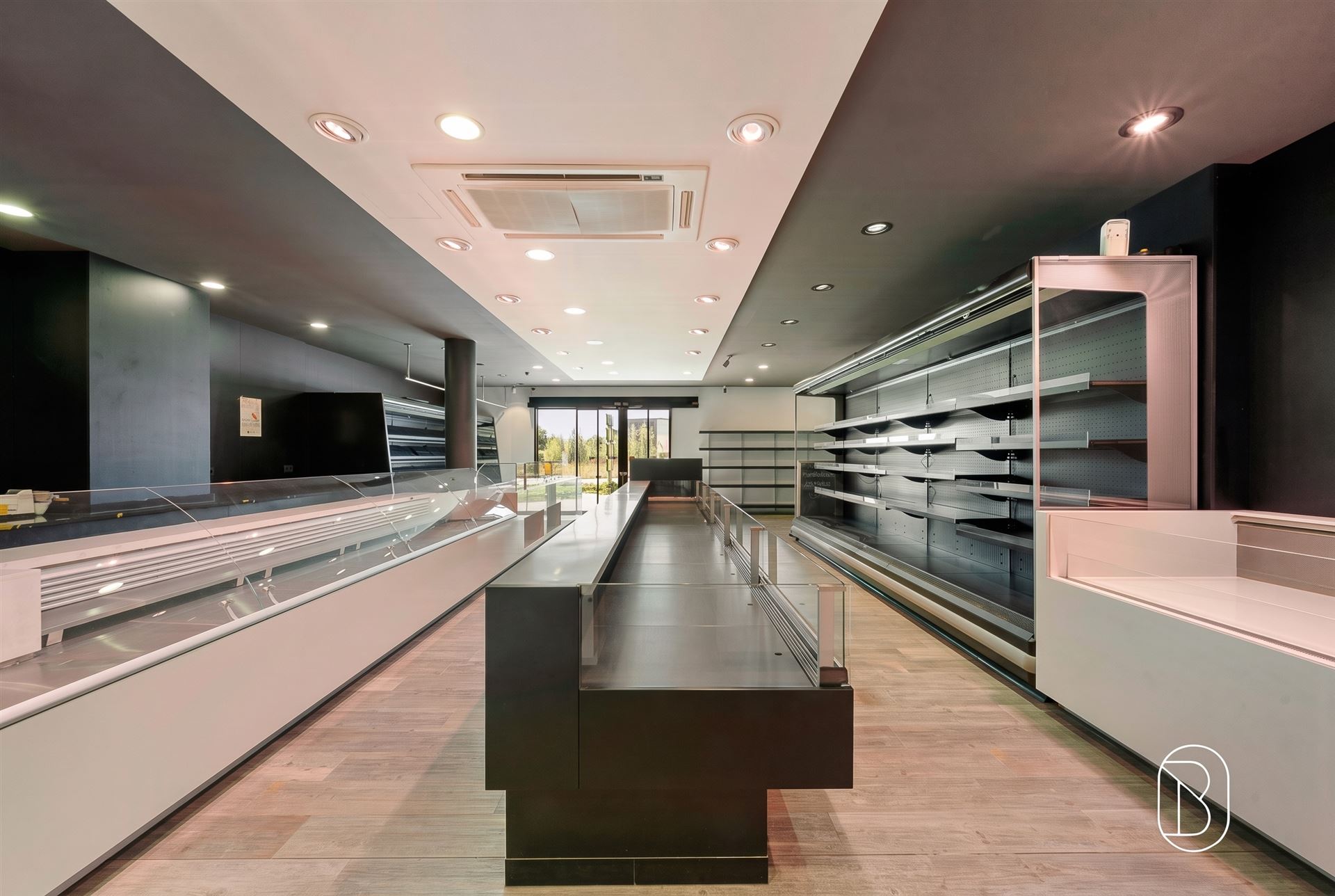 Veelzijdig handelspand met atelier op commerciële toplocatie - foto 5