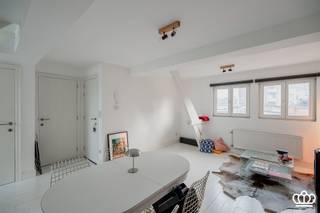 Modern en lichtrijk appartement met 2 slaapkamers, gelegen in een karaktervol en kleinschalig gebouw op een absolute toplocatie in...