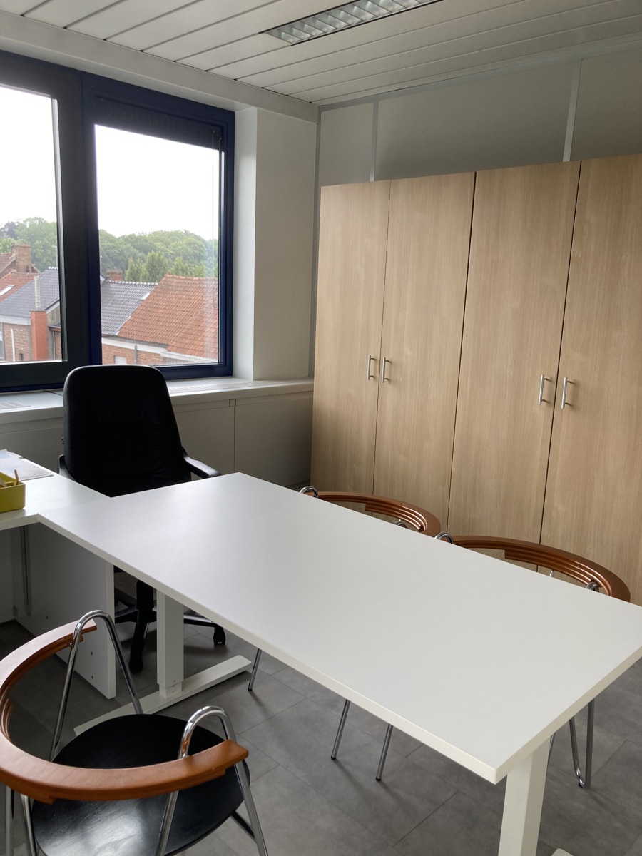 Ruime kantoorruimte te huur op toplocatie tussen Kortrijk centrum en ’t Hoge - foto 2