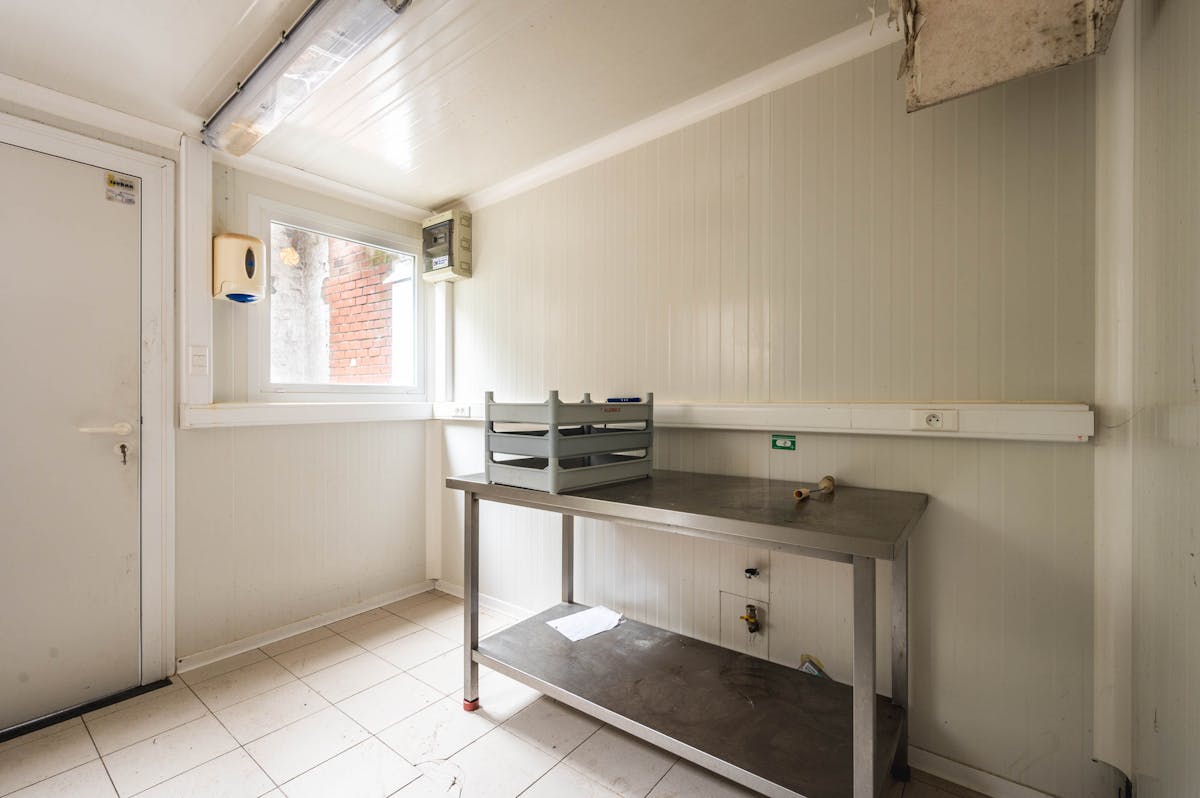 Te renoveren handelspand met woonst te koop in Kuurne - foto 5