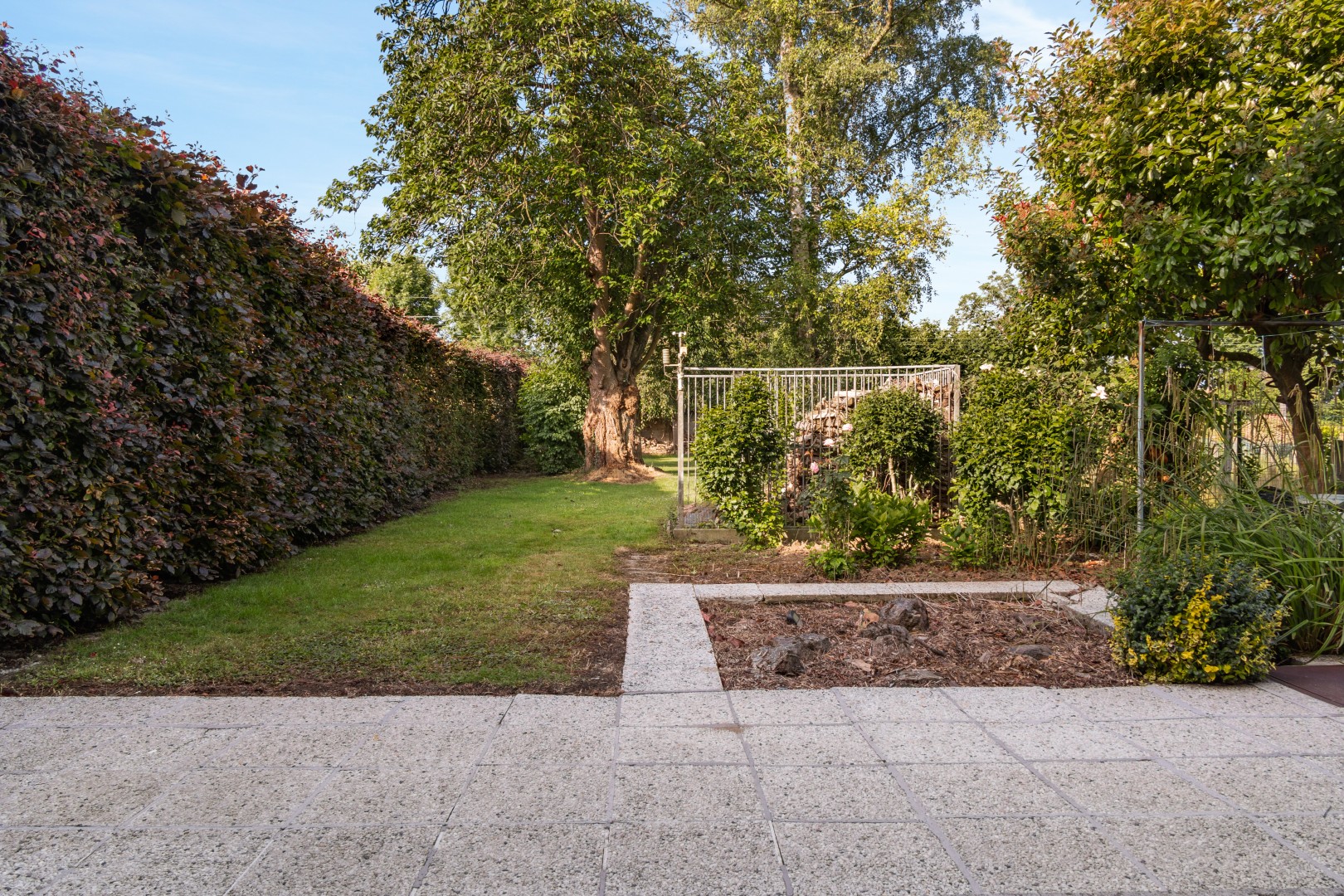 Karaktervolle voormalige dokterswoning met praktijkruimte, lift, dubbele garage, 5 SLPK. en grote tuin - foto 5