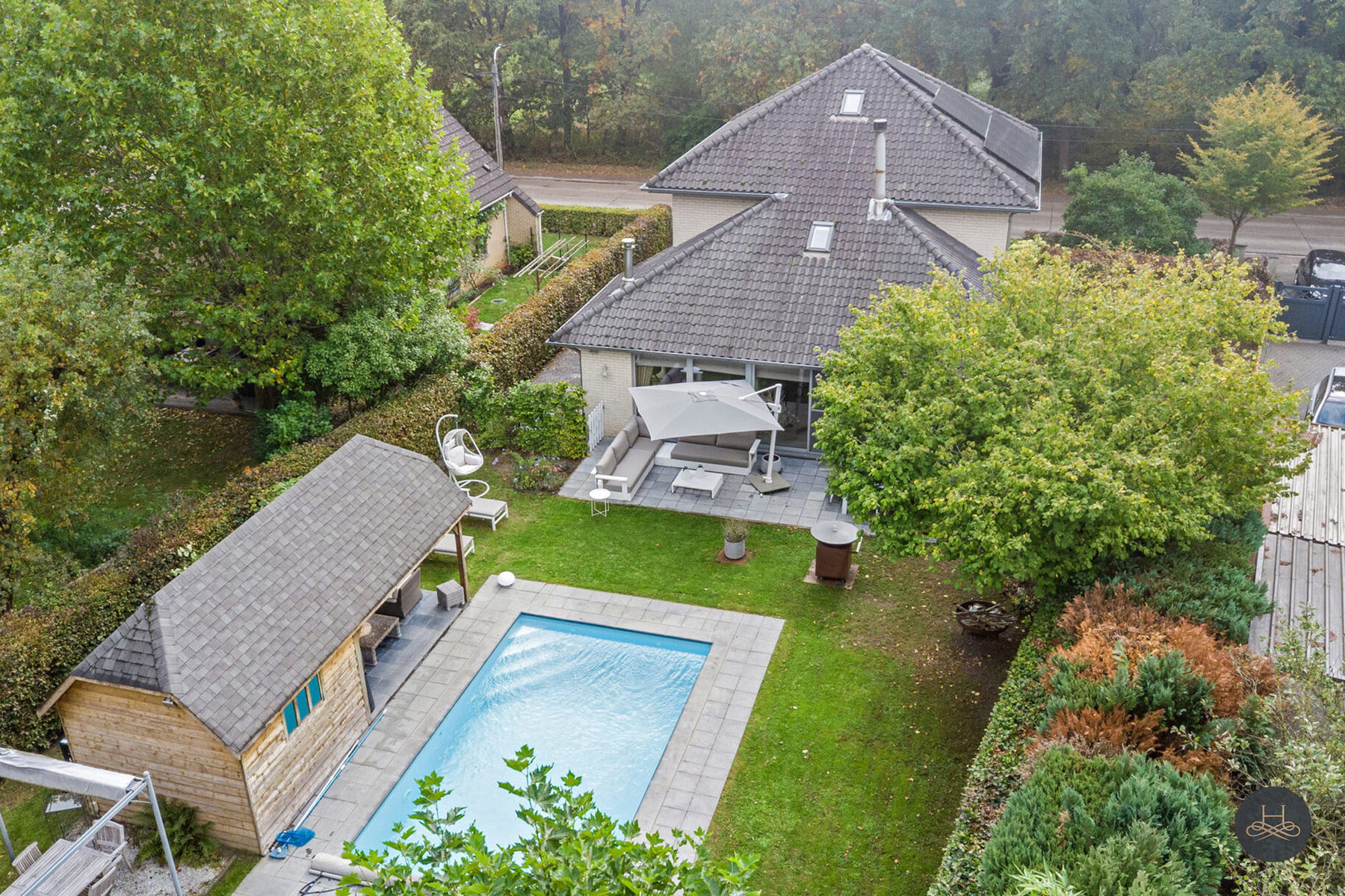 Imposante ruime villa met zwembad en een prachtige tuin - foto 1