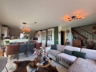 Dit moderne duplexappartement in residentie 'Nirwana' is gelegen op wandelafstand van het hartje van Blankenberge en biedt antwoord op de vragen...