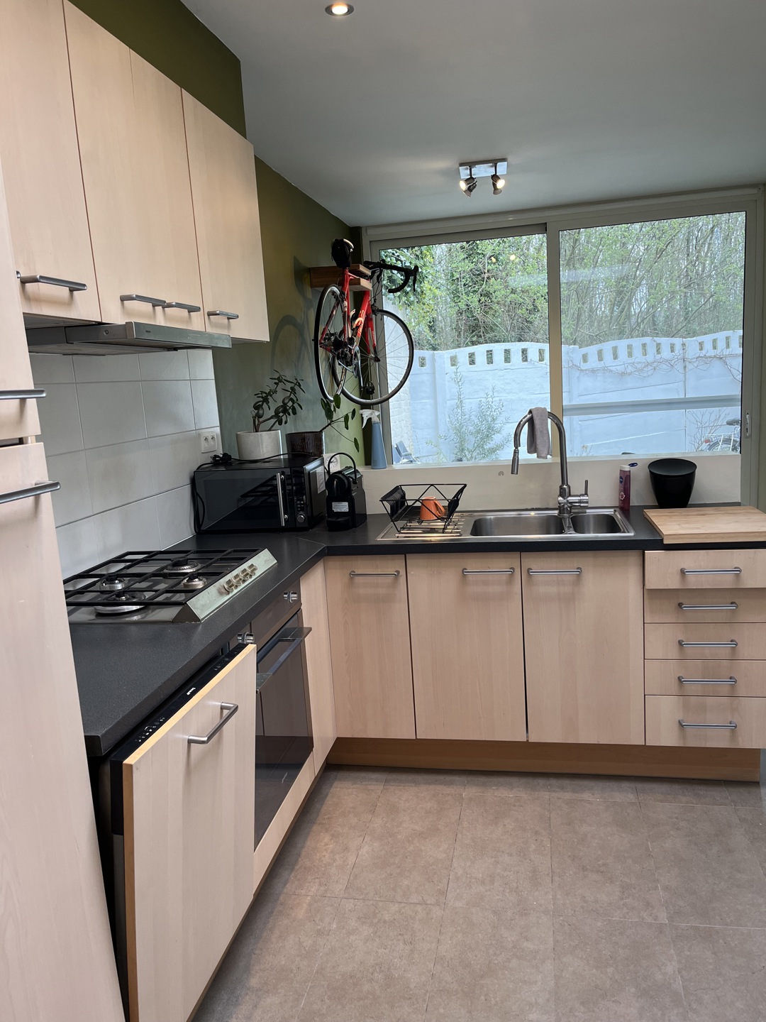 Ruime woning met 2 slaapkamers en een buitenruimte - foto 5