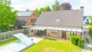 VRIJSTAANDE, INSTAPKLARE VILLA OP CA. 1.000 M² – RUSTIG ÉN CENTRAAL GELEGEN IN TURNHOUTOp zoek naar ruimte, rust en comfort in een goed onderhouden...