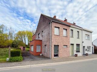 HALFOPEN BEBOUWING met RENOVATIEPOTENTIEEL, gelegen NABIJ HET CENTRUM van Oudenaarde. Deze eigendom vormt de IDEALE OPPORTUNITEIT voor wie een...