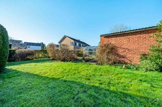 Située à Champion, proche des commodités ainsi que des grands axes, cette maison 4 façades construite en 1966 offre un beau potentiel...