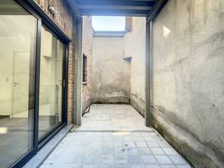 Deze handelsruimte is gelegen op een TOPLOCATIE gelegen aan de PASSAGE. Naast zijn UITERST GUNSTIGE LIGGING kent het pand VOLDOENDE VISIBILITEIT!Het...