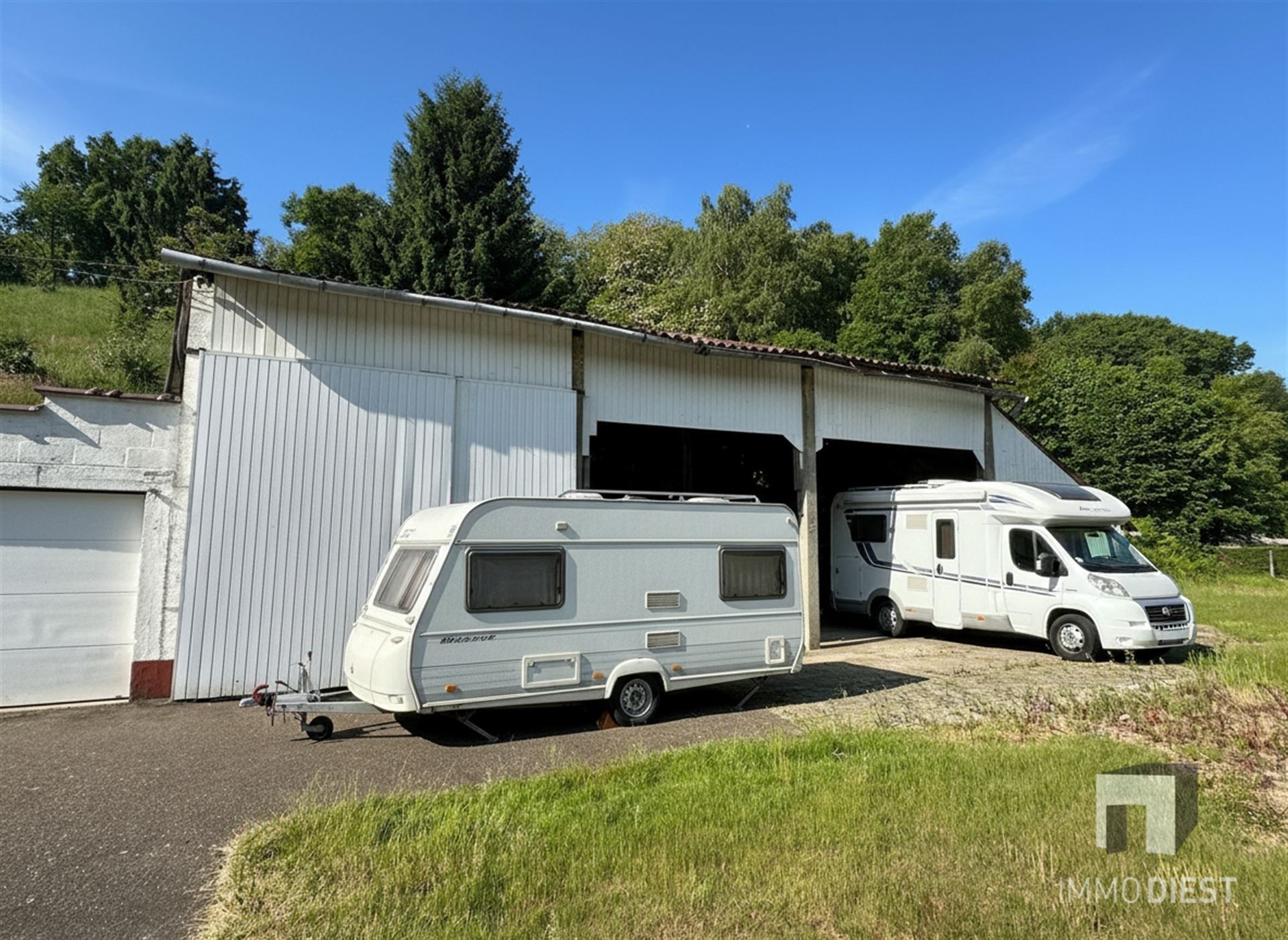 Woning met stalling/opslagplaats en weiland - foto 1