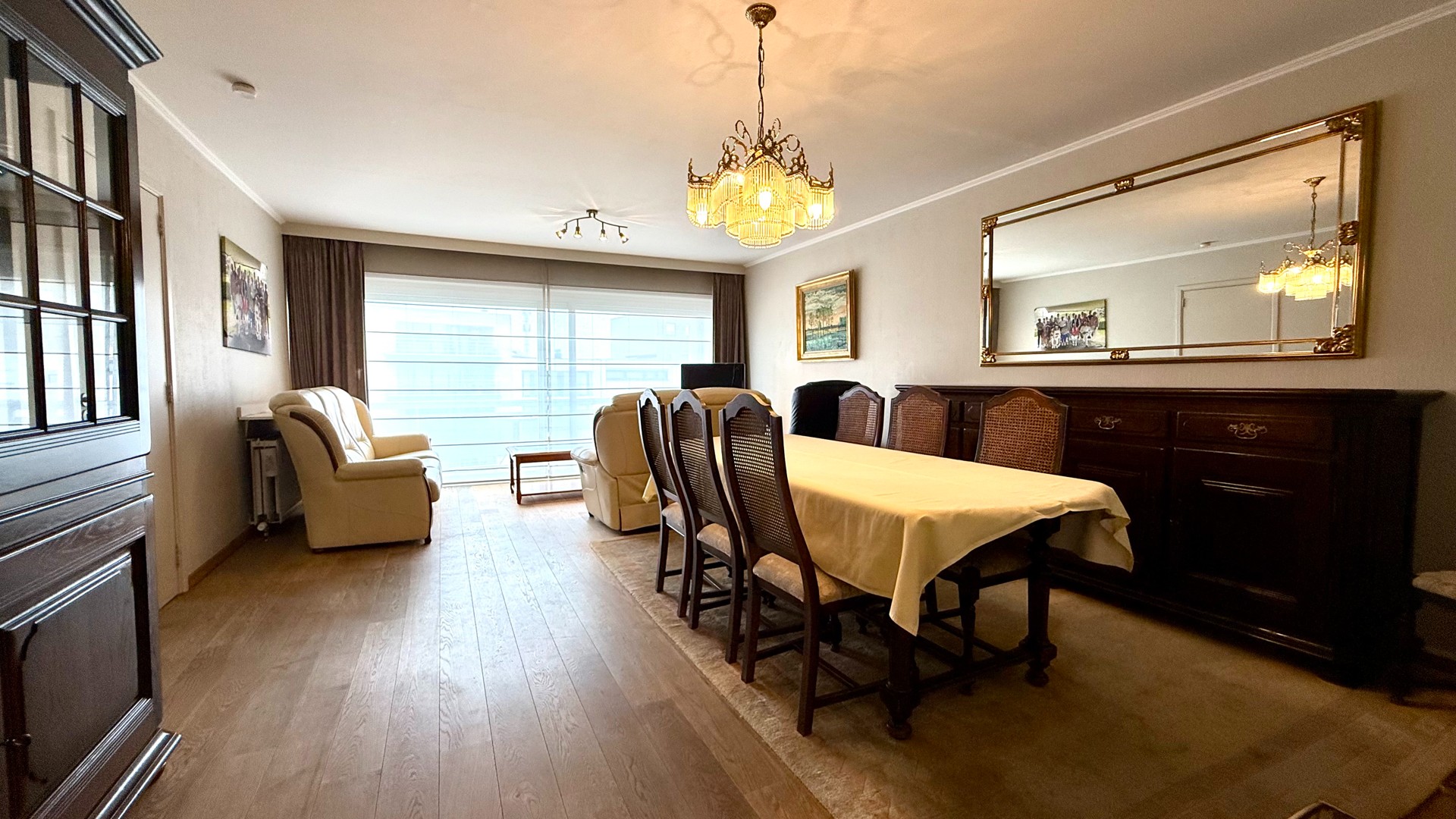 Ruim en verzorgd appartement met 2 slaapkamers en met garagebox op toplocatie aan de Markt - foto 4