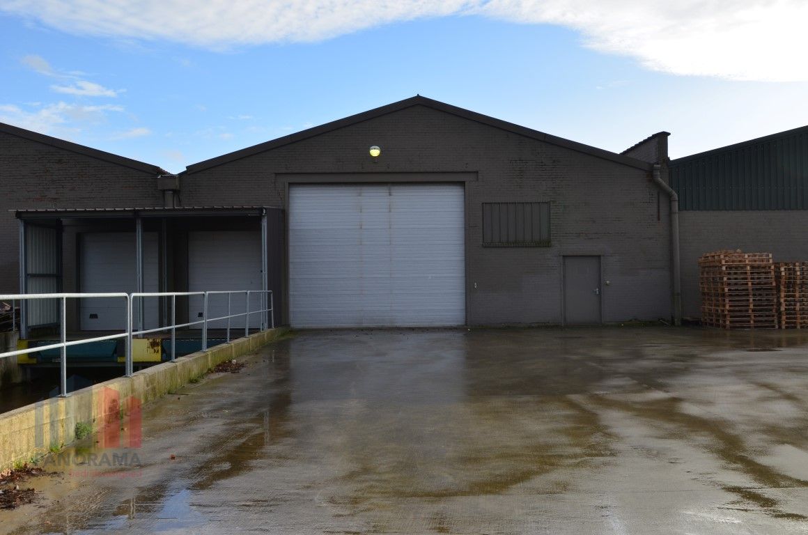 1.125 m² INSTAPKLAAR MAGAZIJN MET KANTOOR EN LAADKADE TE HUUR - photo 1