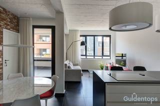 Uitzonderlijk knap energiezuinig appartement met industriële accenten:Dit verfijnde appartement (ca. 85 m²) op de eerste verdieping van een...