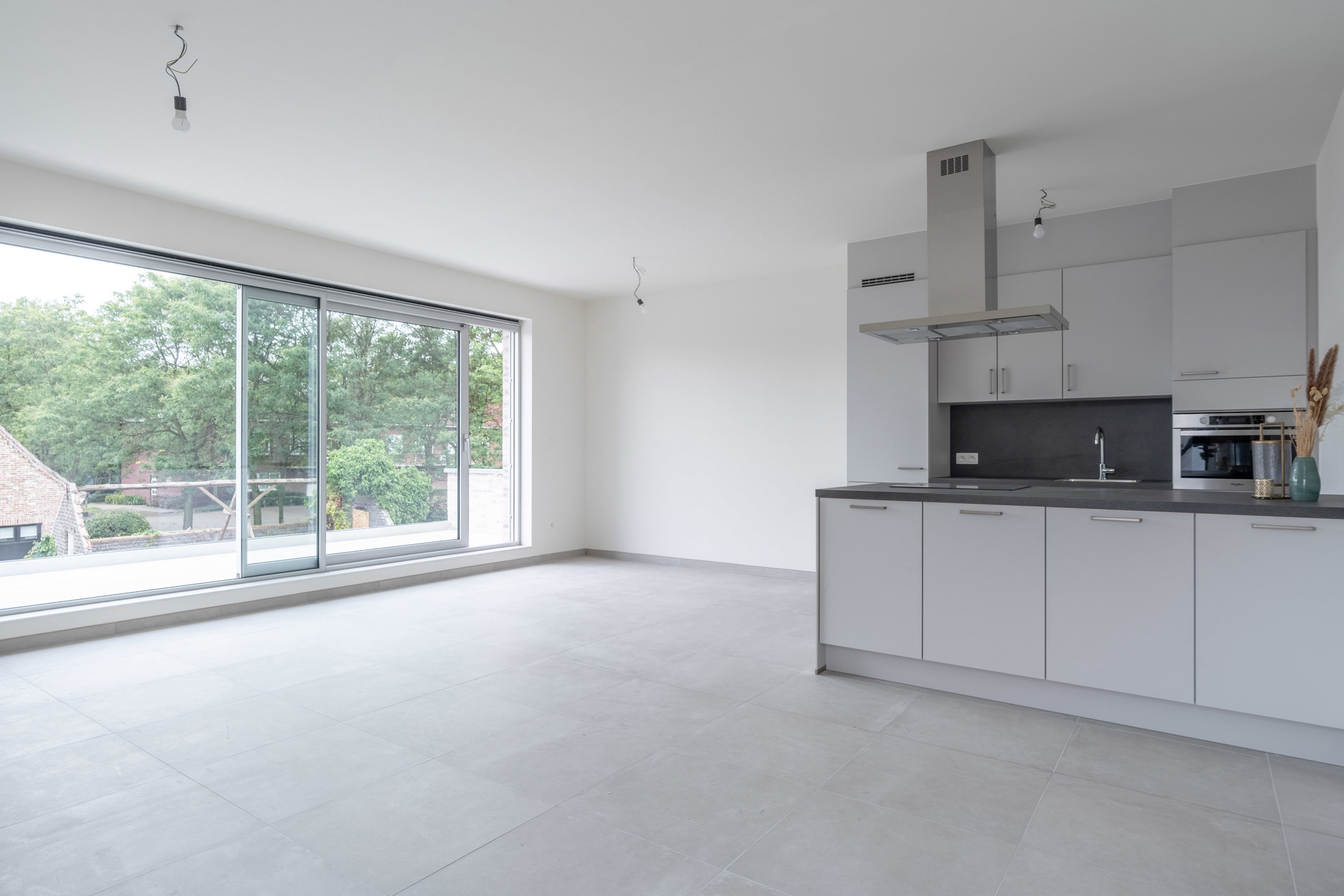 Nieuwbouwappartement met 2 slpks, terras en autostaanplaats. - foto 2