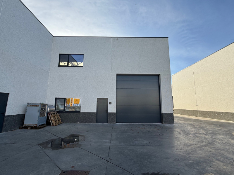 Goed gelegen nieuwbouw magazijn van 438 m² met 4 parkeerplaatsen - foto 1