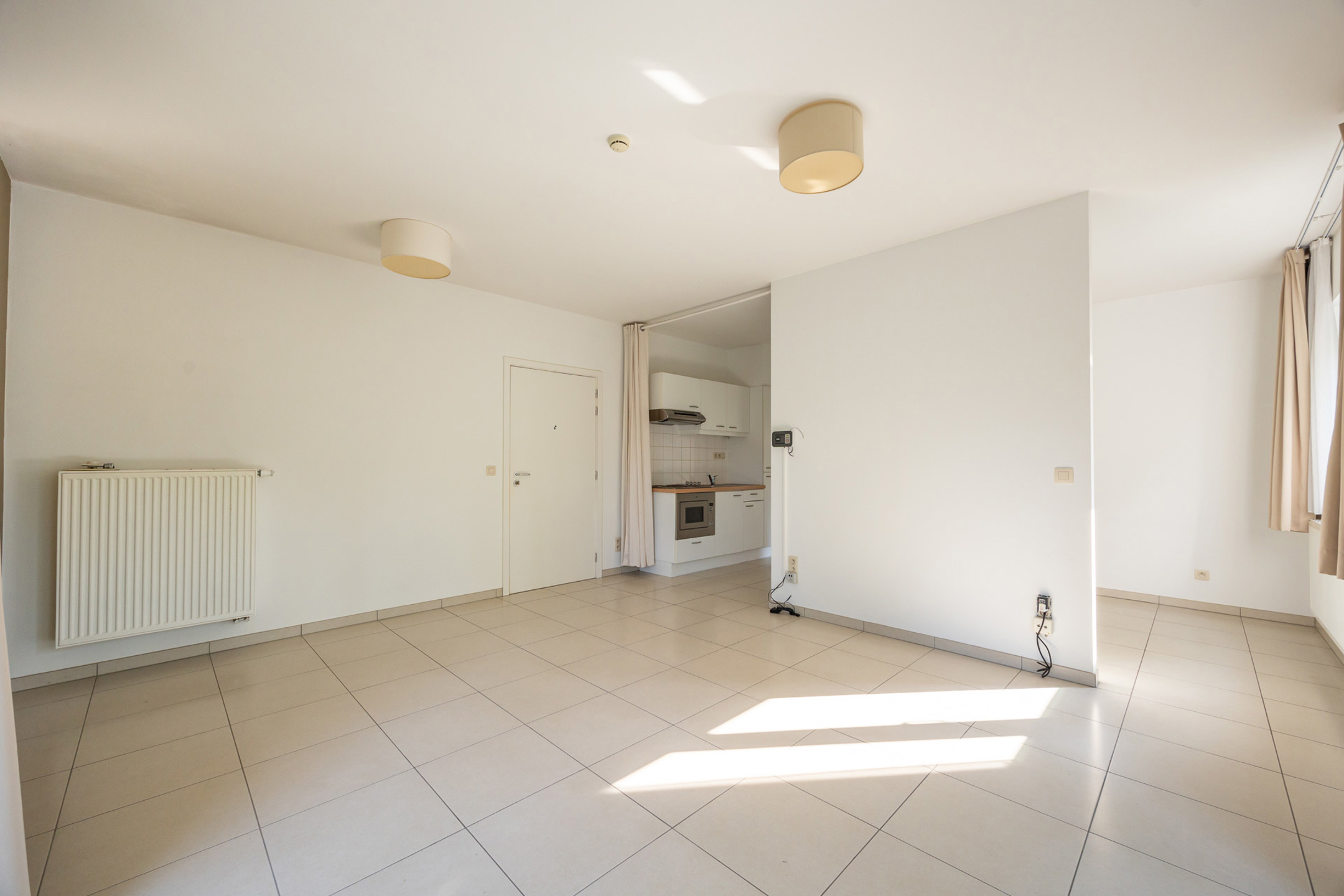 Grote, lichtrijke serviceflat met twee kamers  - foto 4