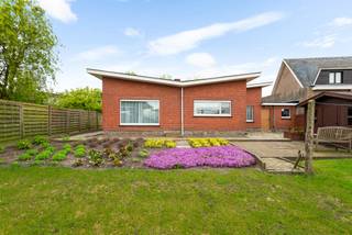 Verrassend ruime woning op een perceel van 830m² op een rustige locatie maar vlakbij de dorpskern van Essen-Centrum. De woning, gebouwd half de...