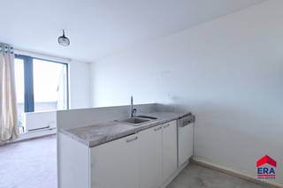 Op te knappen 2-slaapkamer appartement, ideaal voor koppels of investeerders. Dit appartement is momenteel verhuurd. Troeven van dit...