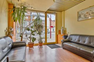 Dit multifunctioneel handelspand met woonst is op heden verhuurd aan een Chinees afhaal restaurant. Beneden wordt gebruikt als commercieel...