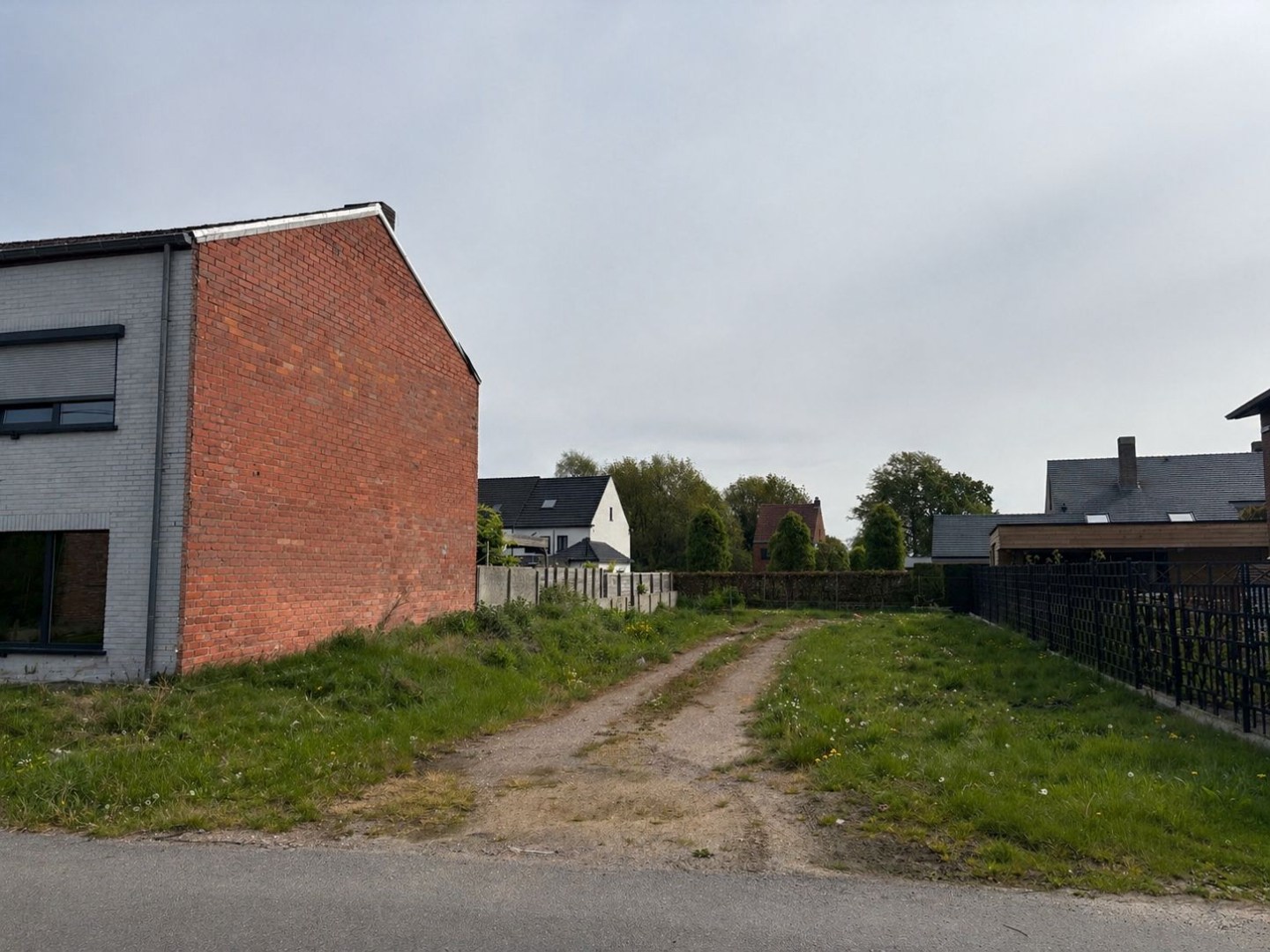 Bouwgrond voor HOB van 393m² , op wandelafstand van het centrum ! - foto 2