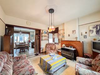 1ste bezoekdag dinsdag 9 december! Inschrijven kan via www.nobels.be onder referentienummer 4195563.TE RENOVEREN HALFOPEN BEBOUWING met DIEPE TUIN,...