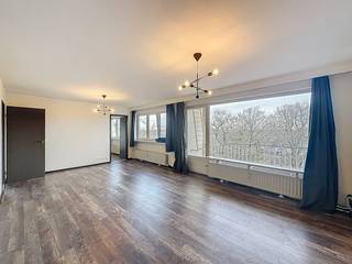 Looking for comfortable and quiet living with easy accessibility? This pleasant 2-bedroom apartment with a sunny terrace, located at Elslopark...