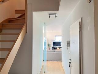 Dit ruime duplex appartement (103 m²) op de tweede verdieping is gelegen nabij het Vrijbroekpark en de Leuvense Vaart.Het appartement omvat een ruime living met ingerichte open keuken, 2 terrassen (25m2 en 8m2), 2 slaapkamers, badkamer (lavabo en bad), WC en ruime berging.Verder beschikt het appartement over een kelderberging en garagebox.