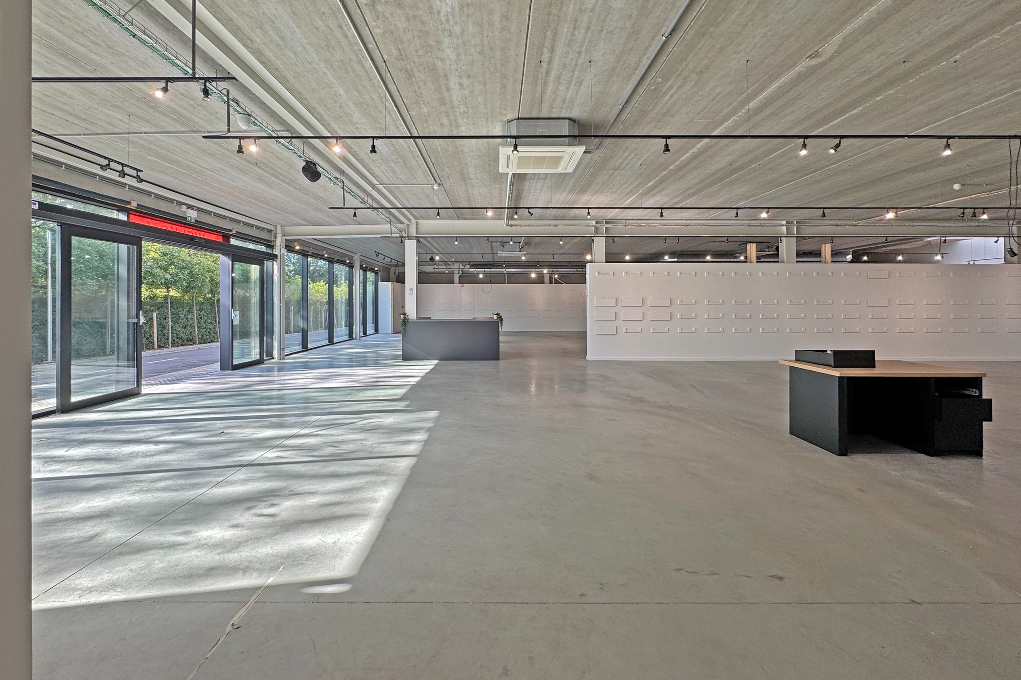 Te huur: gloednieuwe handelsruimte van 1.536 m² nabij afrit R4 - foto 5