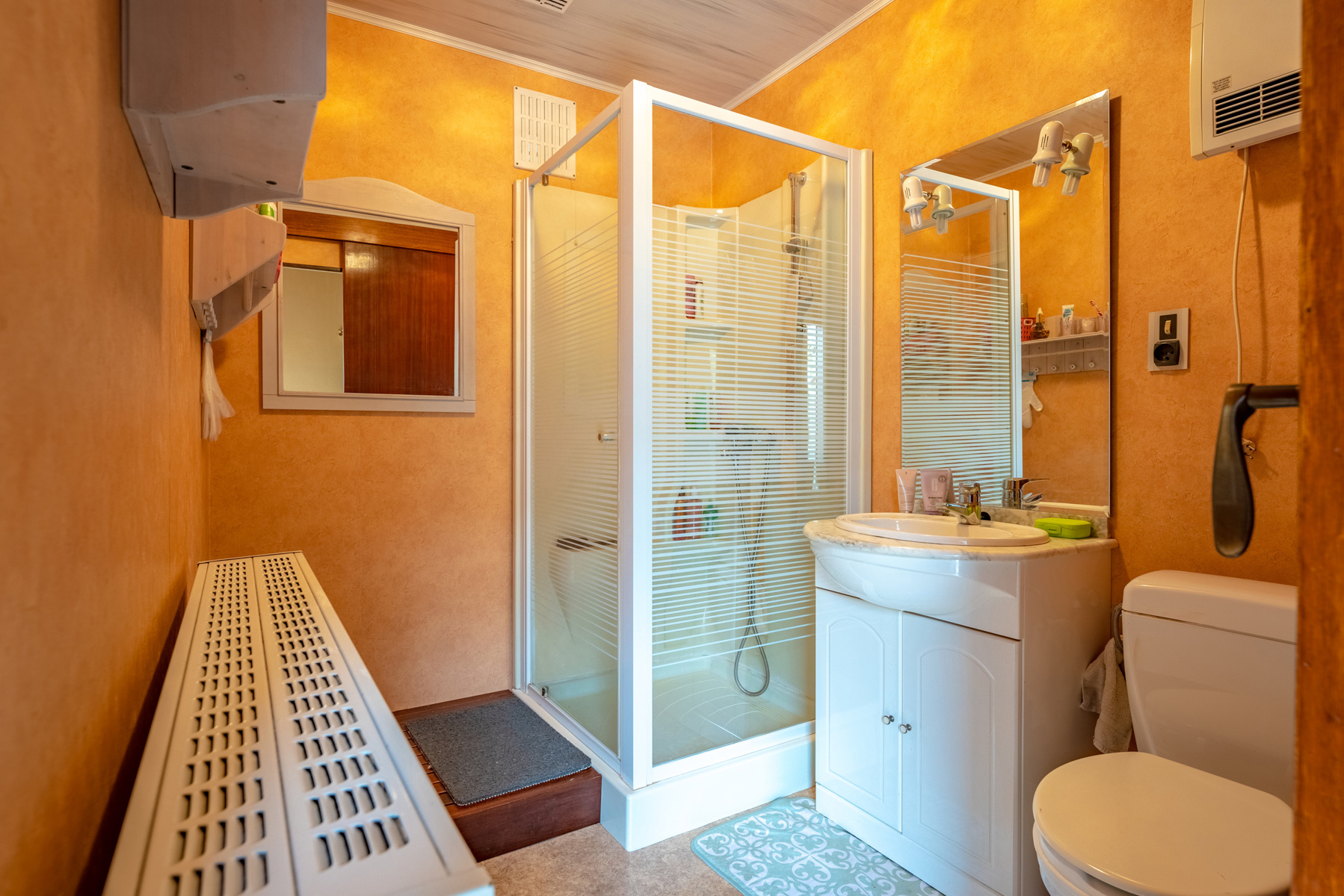 Gelijkvloerse open bebouwing met 2 slaapkamers, garage en tuin in Essen - foto 4