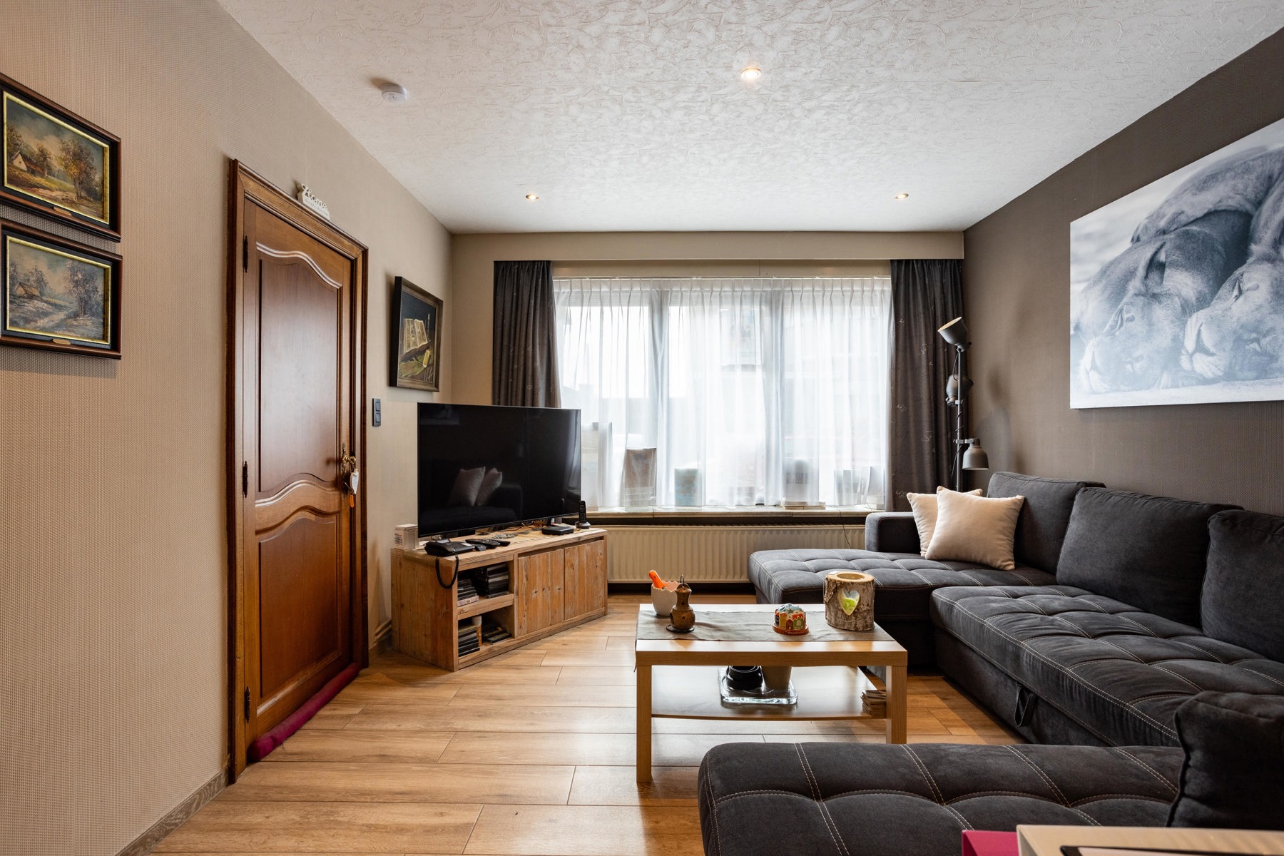 Woning met 3 garages en mogelijkheid tot verkaveling - foto 3