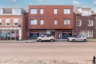 Ruim appartement in het centrum van Baarle-Hertog met dakterras van 23 m²!Het appartement is gelegen op de eerste verdieping in het hart van...