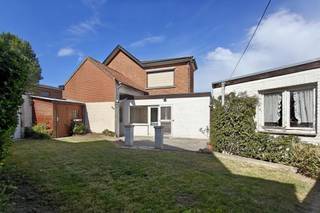 Deze goed onderhouden woning ligt op de Maastrichterstraat in Mopertingen, op 5 autominuten verwijderd van de grens met Maastricht (NL). De...