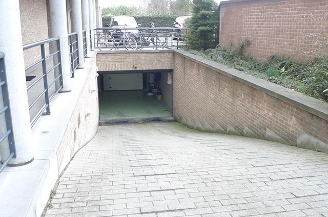 Sint-Michiels: Ondergrondse autostaanplaats - foto 3