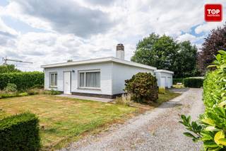Deze te renoveren bungalow is gelegen op een toplocatie, op korte afstand van scholen, winkels en invalswegen.De woning ligt in een rustige,...