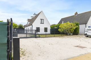 Knokke: instapklare woning met 4 slaapkamers en handelsmogelijkheden te koop op toplocatie. Ontdek deze volledig afgewerkte woning, ideaal gelegen op...