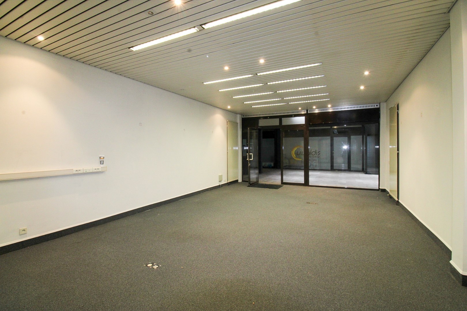 Nieuwe kansen wachten: Veelzijdige kantoor- of handelsruimte te huur in het hart van Sint-Niklaas - foto 5