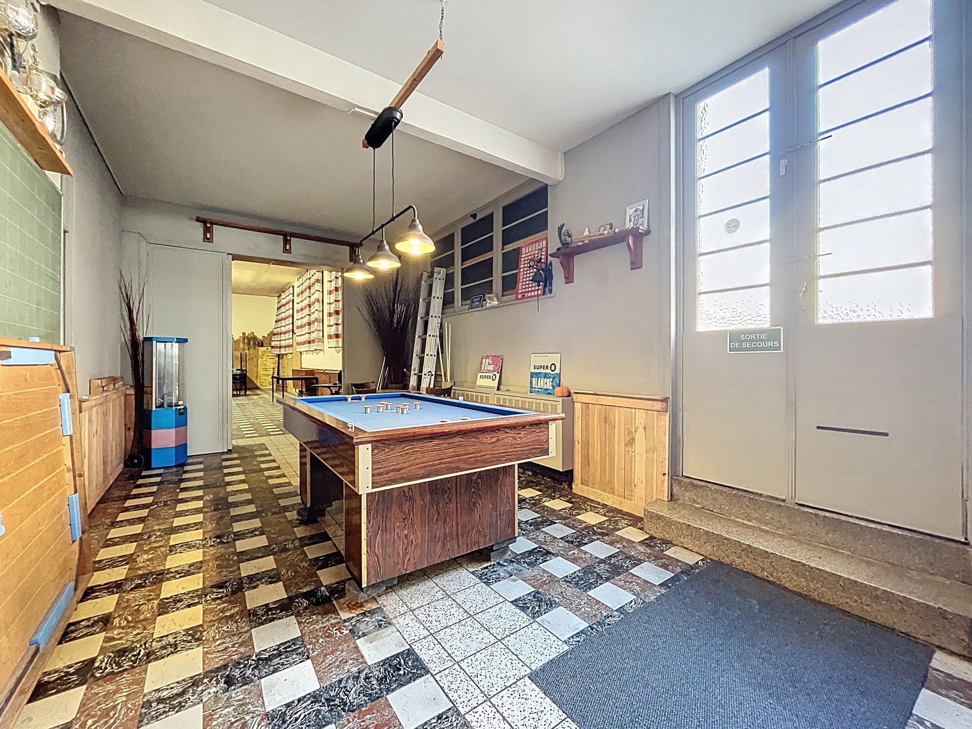 Gemengd gebouw: bedrijf, ontvangstruimte en appartement - foto 5