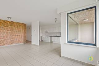 Grimbergen: Discover this spacious apartment (88m²) located on the second floor of a small building without elevator. Upon entering, you are...