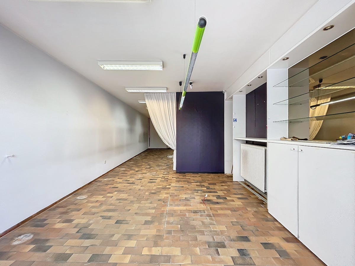 Handelspand (ca. 233 m²) met koer in centrum Lokeren - foto 2